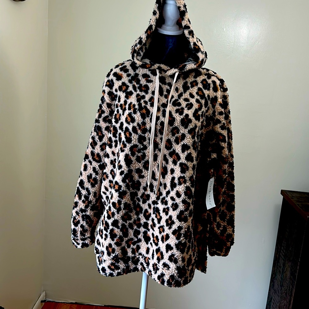 Eyecandy pull over hood, lightweight animal print 1X